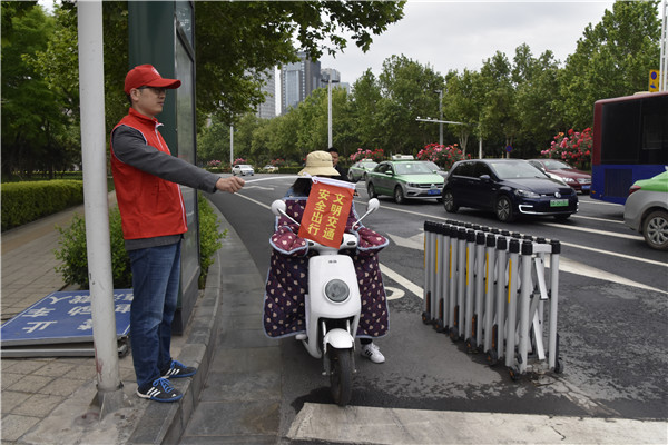 开展文明交通活动   助力文明城市建设——华体会·hth|官网入口-www.hth.com
积极开展“文明交通”志愿服务活动